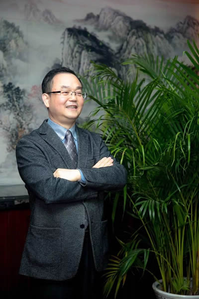 快过刀，准超尺，亮胜光，激光正成为21世纪最为瞩目的高新技术之一